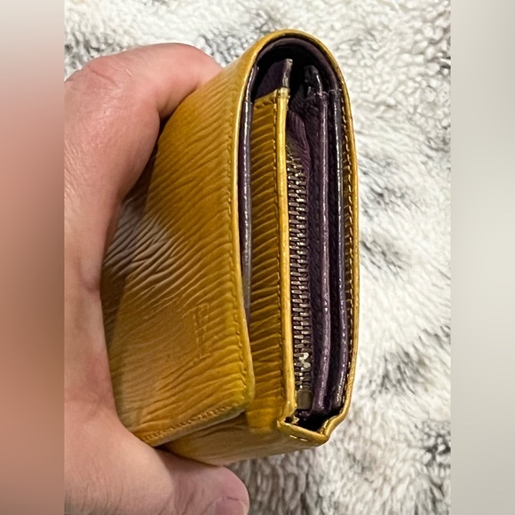 Louis Vuitton EPI Yellow bi-folder Women's wallet - Picture 4 of 14